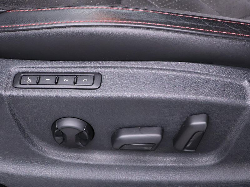 Škoda Octavia 2,0 TDI RS 4x4 DSG Virtual LED - fotka 16 z 43