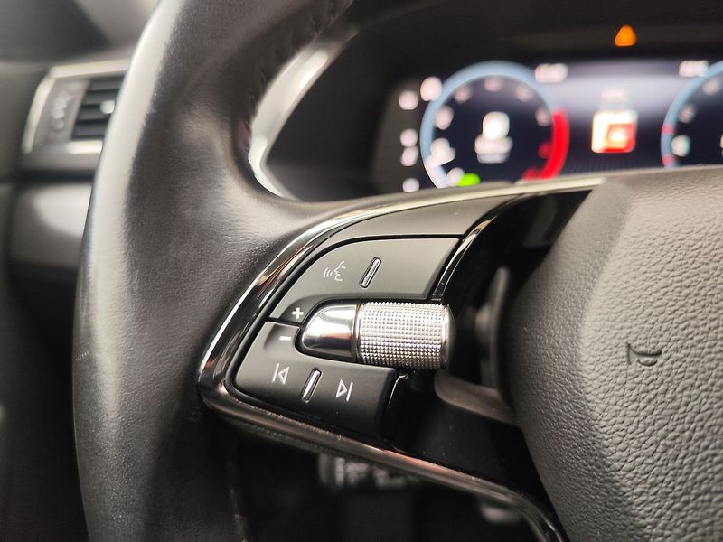 Škoda Superb 1.5 TSI/110kW Ambition DSG - fotka 24 z 31