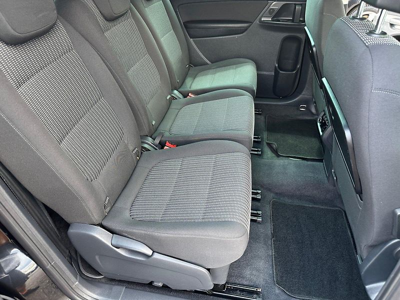 Seat Alhambra (2015) 2,0TDI 110kw DSG Style - fotka 16 z 42