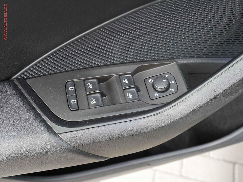Škoda Octavia (2020) 2.0TDi, 2.maj,ČR, Style, LED - fotka 11 z 20