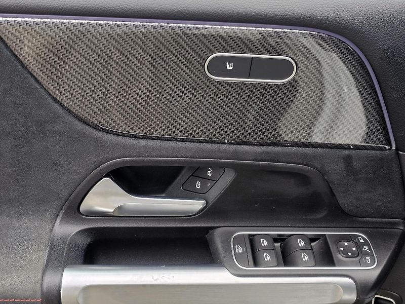 Mercedes-Benz GLB 200d 4M AMG 7míst - fotka 42 z 48