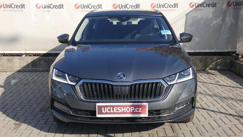 Škoda Octavia Combi 2,0 TDI Style 4x4 DSG 11 - fotka 2 z 26