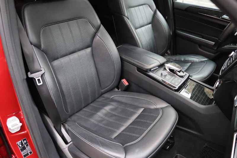 Mercedes-Benz GLS 350D 4MATIC AMG PAKET 190kW - fotka 49 z 50