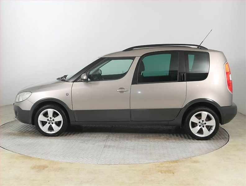 Škoda Roomster (2011) Scout 1.2 TSI, Serv.kniha - fotka 3 z 17