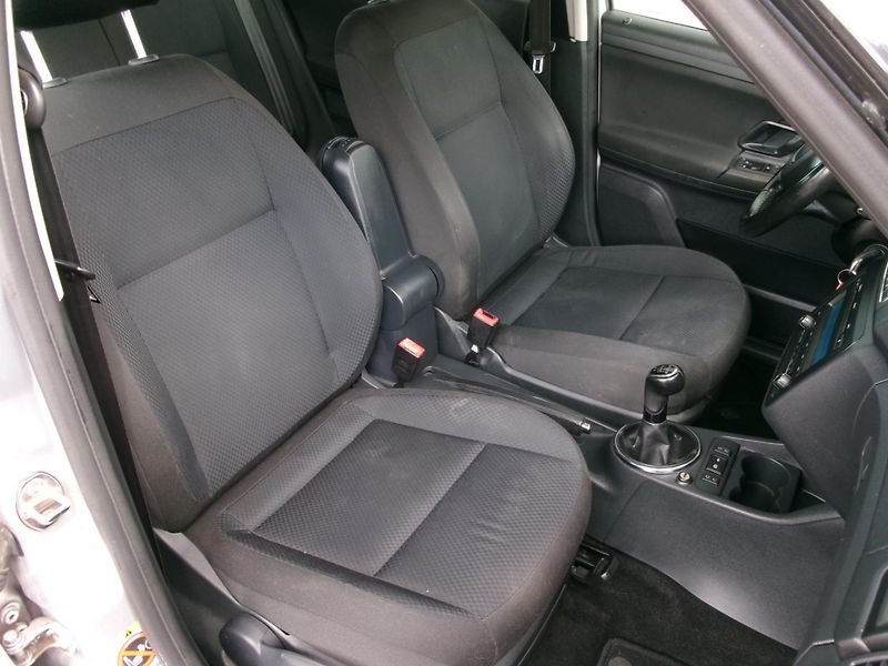 Škoda Fabia (2011) 1,2TSi ELEGANCE AC ALU VÝHŘEV - fotka 15 z 27