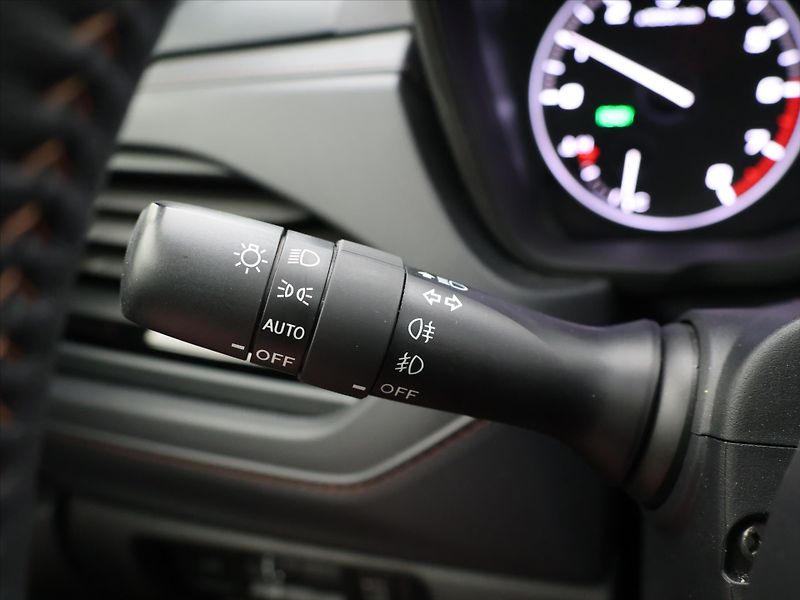 Subaru Forester 2,0 e-EyeSight 100kW CZ CVT - fotka 18 z 35