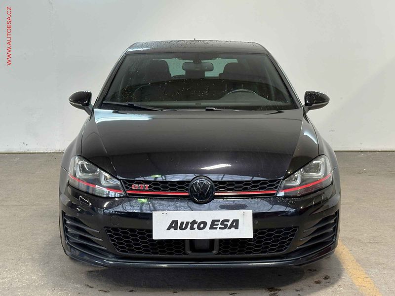 Volkswagen Golf (2015) 2.0 TFSi, GTi, DSG, bixen - fotka 2 z 18