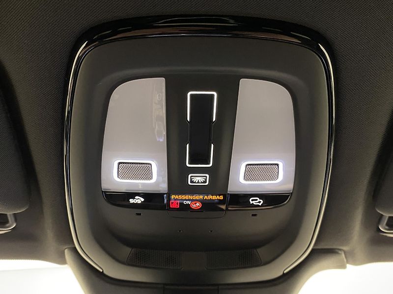 Volvo V90 T8 AWD RECHARGE DARK ULTRA - fotka 32 z 65