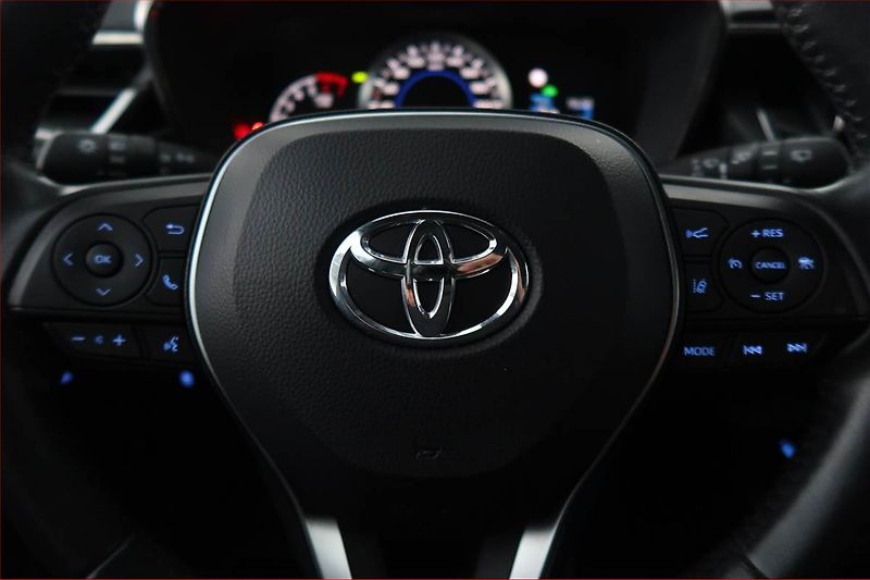 Toyota Corolla (2021) 1.8 Hybrid - fotka 17 z 20