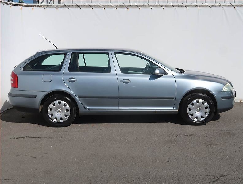 Škoda Octavia (2005) Ambiente 1.6, Serv.kniha - fotka 6 z 16