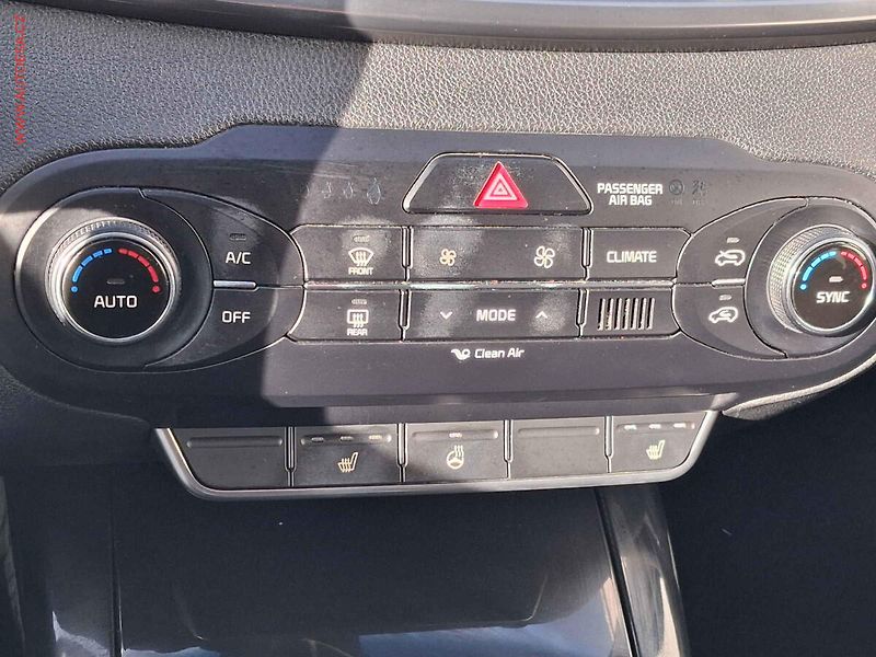 Kia Sorento (2017) 2.2CRDi 4x4, ČR, Navi, xenon - fotka 14 z 20
