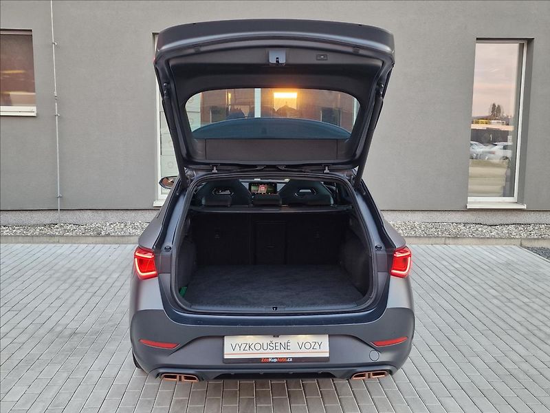 Cupra Leon 1.4TSI e-HYBRID 180kW DSG ST - fotka 40 z 50