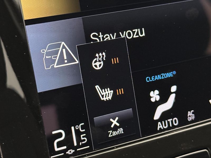 Volvo XC40 B4 AWD MOMENTUM PRO CZ - fotka 24 z 27