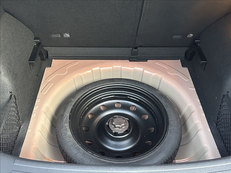 MG ZS 1,5 DVVT 106PS  Essential - fotka 41 z 54