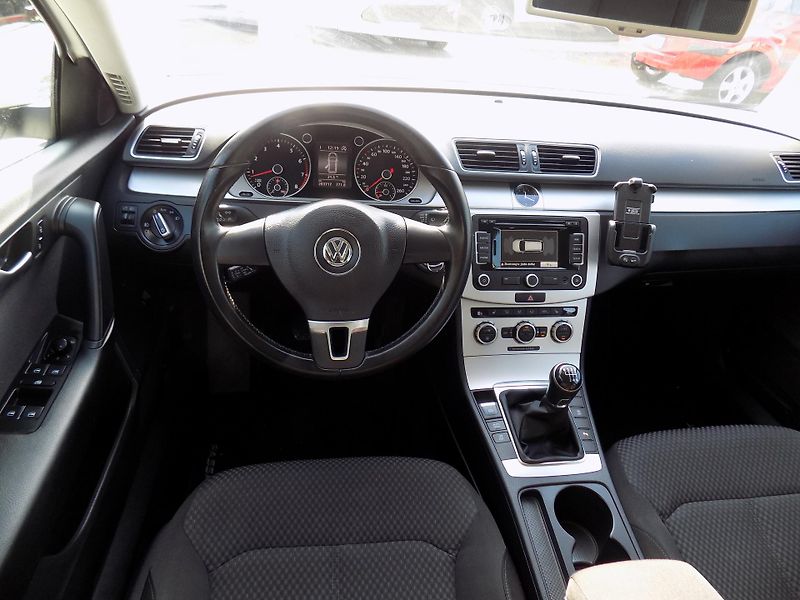 Volkswagen Passat 1,4 TSI 90 KW AUTOKLIMA VÝHŘEV - fotka 21 z 42