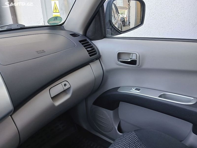 Mitsubishi L200 2,5 DI-D 131kW 4WD - fotka 18 z 28