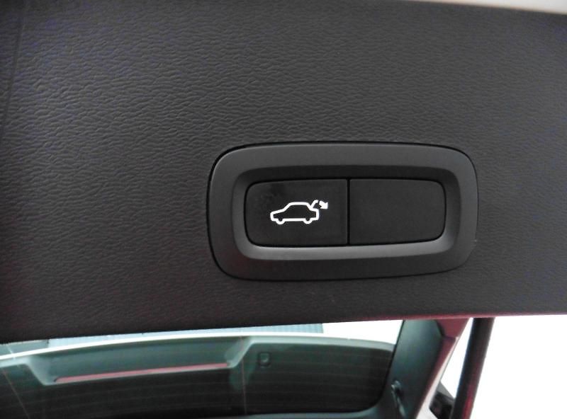 Volvo XC40 2,0 D3 Momentum PRO AWD A/T - fotka 9 z 15