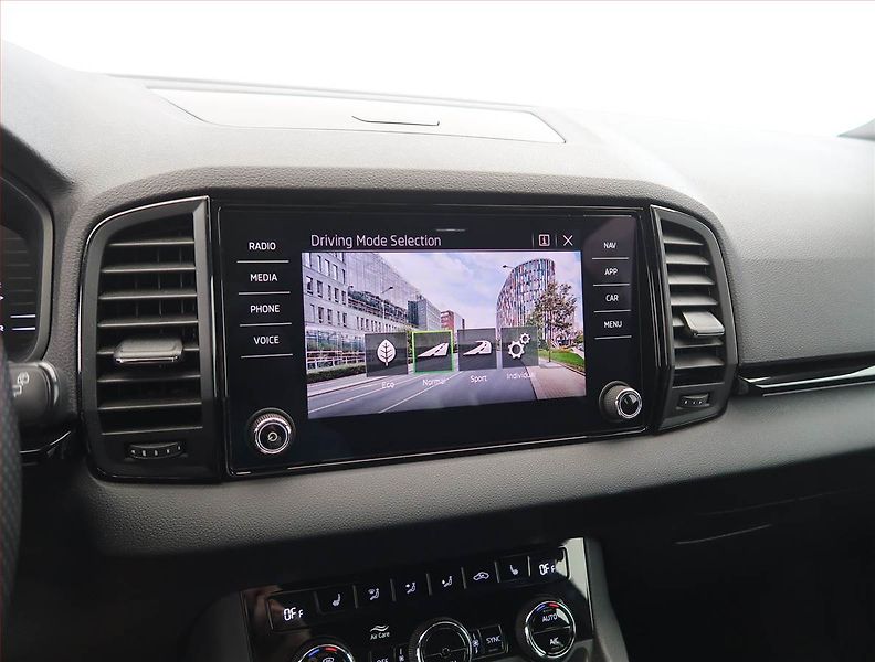 Škoda Karoq (2022) Sportline 1.5 TSI - fotka 19 z 27