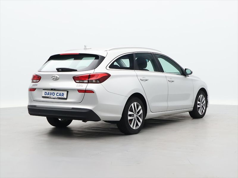 Hyundai i30 1,4 T-GDI 103kW DCT Navi LED - fotka 7 z 32