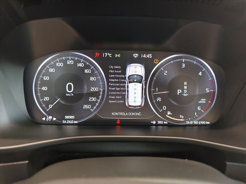 Volvo XC40  D3 AWD Momentum+Winter Pack - fotka 23 z 23