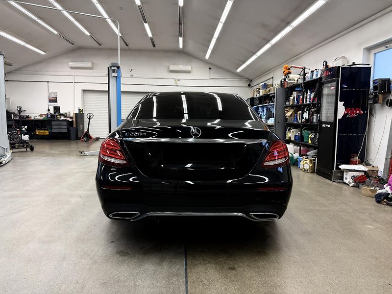 Mercedes-Benz Třídy E 220d AMG  - fotka 8 z 22