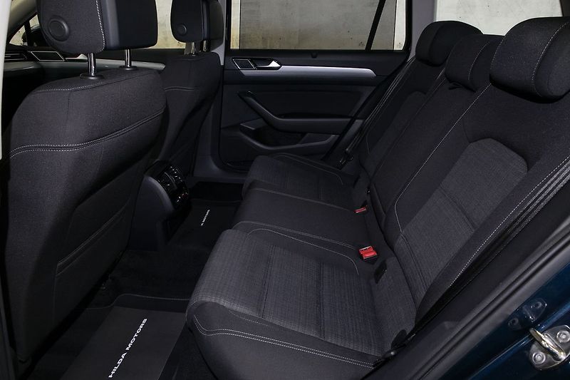 Volkswagen Passat 2.0TDI 110kW DSG ACC Kam Tažné - fotka 10 z 30