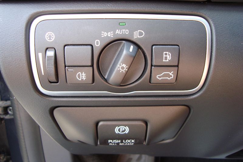 Volvo V60 (2013) PLUG-IN-HYBRID,2.4D6,AWD,158kW - fotka 61 z 78