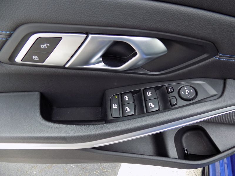 BMW Řada 3 (2020) 320d/xDrive/M-Sport/Full-LED/ - fotka 20 z 47