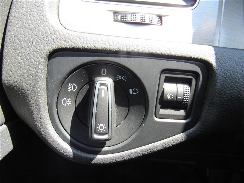 Volkswagen Golf 1,4 TSi 90kW Comfortline - fotka 22 z 34
