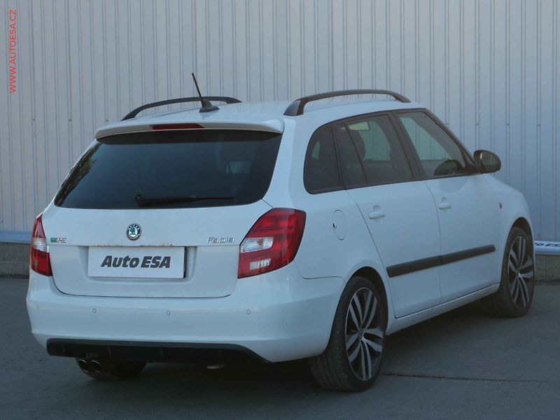 Škoda Fabia (2011) 1.4 TSi, ČR, RS, DSG - fotka 4 z 23