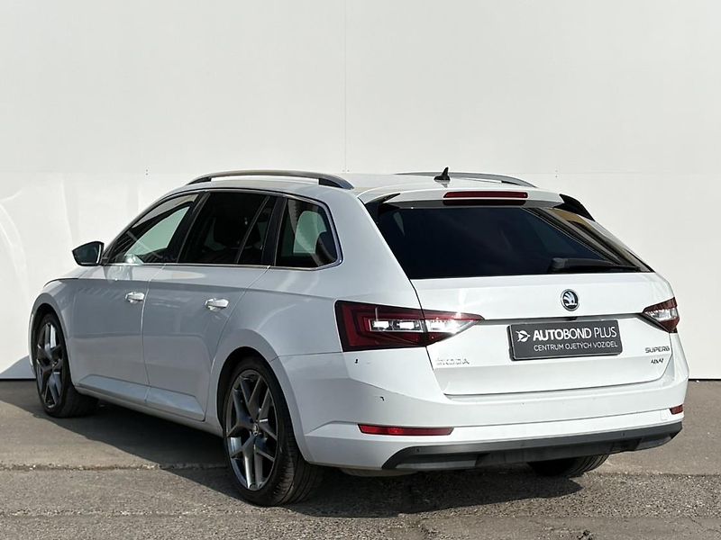 Škoda Superb 2.0 TDI 4x4 DSG / 140 kW Style - fotka 7 z 26