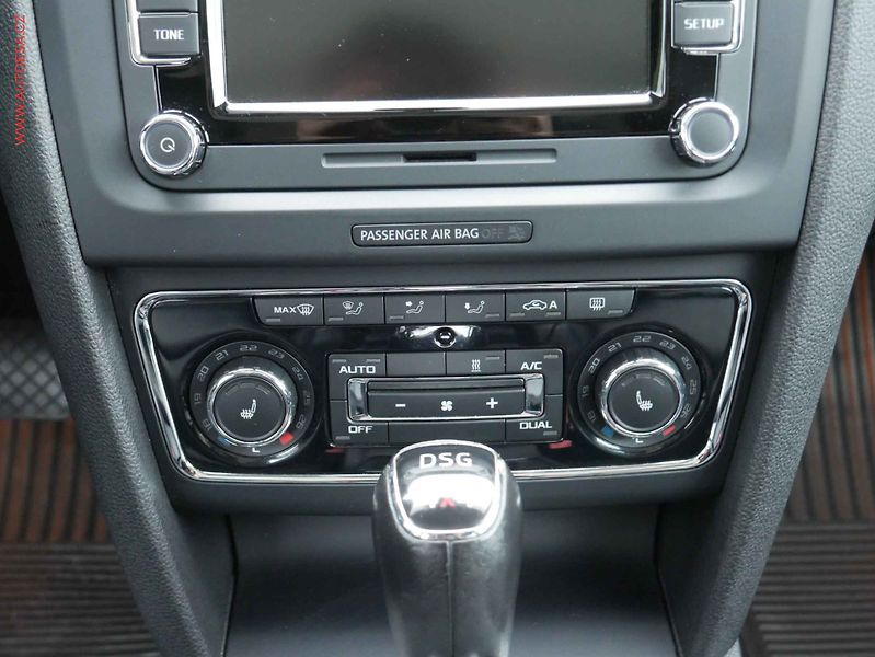 Škoda Superb (2014) 2.0 TDi 4x4, DSG, panor, navi - fotka 14 z 19