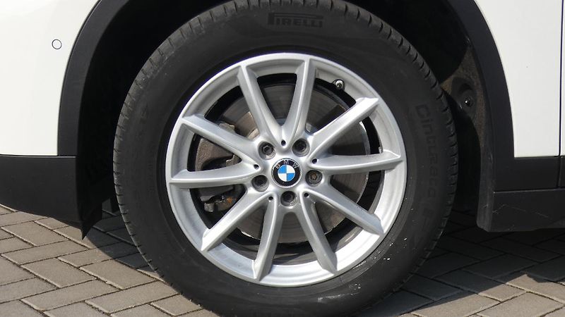 BMW X1 xDrive 25i Advantage Aut. - fotka 22 z 22