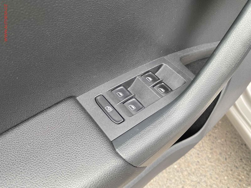 Škoda Octavia (2014) 1.6 TDi, Elegance, STK6/28 - fotka 13 z 19