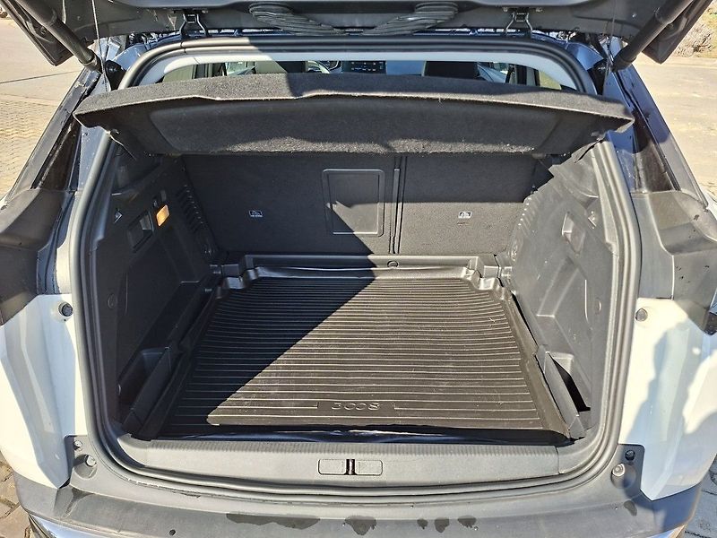 Peugeot 3008 ALLURE 1,2 PT 130k M6 - fotka 5 z 28