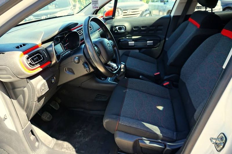 Citroën C3 (2018) SHINE 1,2 PT 60 kW - fotka 25 z 51