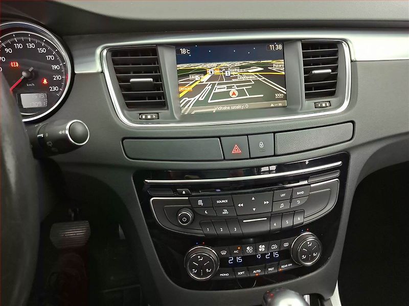 Peugeot 508 (2014) 2.2 HDi, Automat, Navi, Xenony - fotka 12 z 22