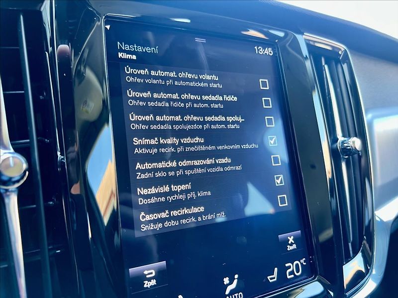 Volvo V90 2,0 T4 Drive-E R-Design Auto - fotka 36 z 48