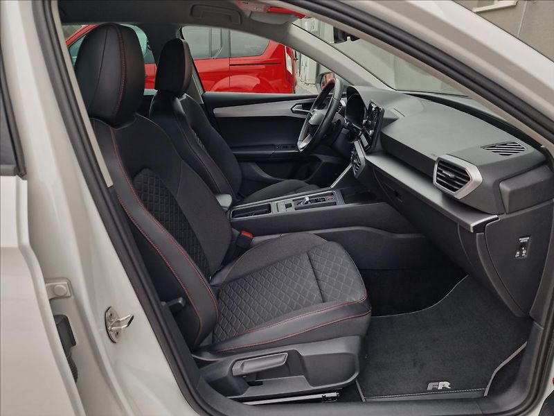 Seat Leon 2.0TDI 110kW DSG FR ST, 1.Maj - fotka 14 z 50