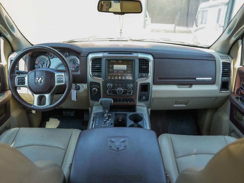 Dodge RAM 1500 (2013) 5.7 Hemi Quadcab LoneStar - fotka 4 z 21