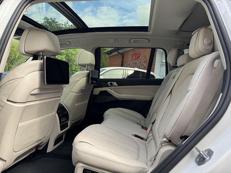 BMW X7 40xD-R22-SKY-LCD-NOČNÍ V-ČR - fotka 33 z 44