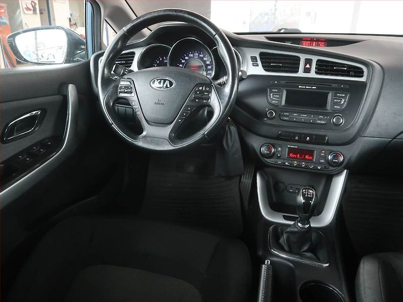 Kia Ceed (2012) 1.6 CRDi, Tempomat - fotka 7 z 14