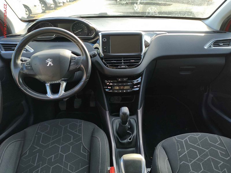 Peugeot 2008 (2015) 1.2PT, Style, navi - fotka 11 z 17