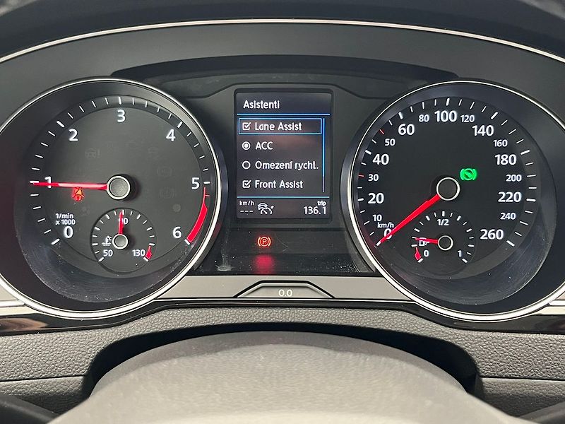 Volkswagen Passat 2.0 TDi LED SVĚTLA, rezervace - fotka 15 z 96