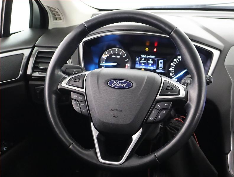 Ford Mondeo (2019) 2.0 EcoBlue, Automat - fotka 17 z 21