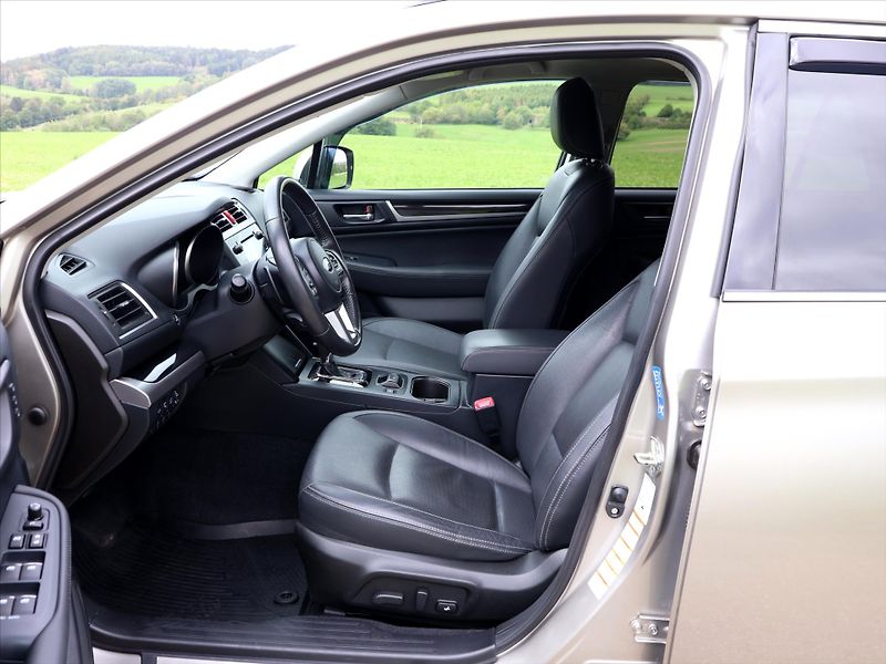 Subaru Outback 2,5 i 129kW Aut. AWD CZ Sport - fotka 11 z 32
