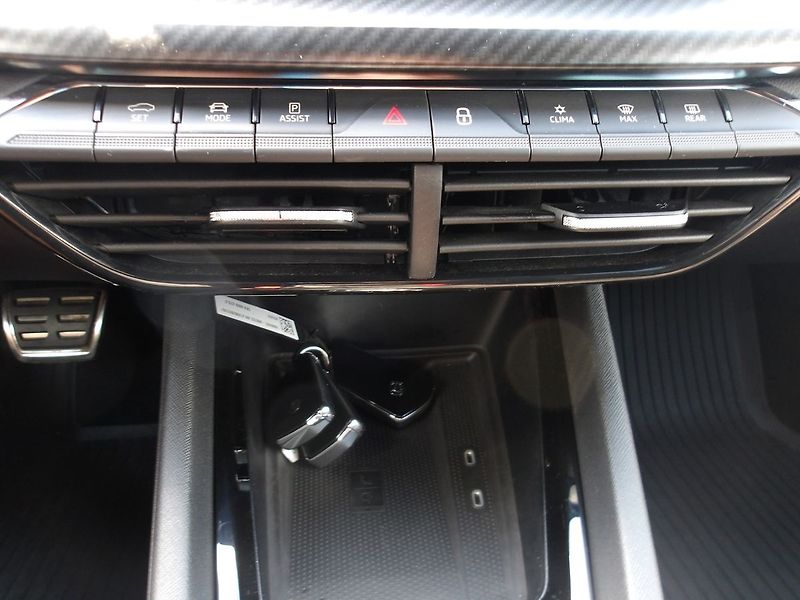 Škoda Octavia 1,4TSi PLUGINHYBRID 1.MAJ. - fotka 34 z 34