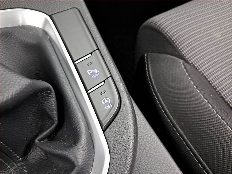 Hyundai i30 (2017) 1.0 T-GDI, Tempomat - fotka 16 z 19