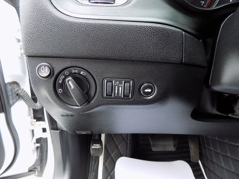Dodge Charger (2019) 5,7 HEMI/AWD/AT/ - fotka 19 z 34
