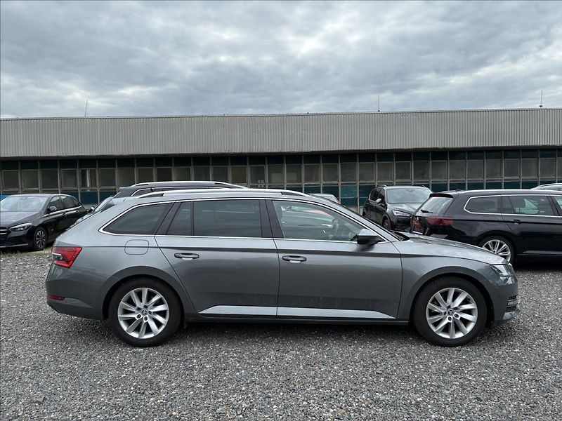 Škoda Superb 2,0 STYLE,PANORAMA,TAŽNÉ,LED - fotka 7 z 36